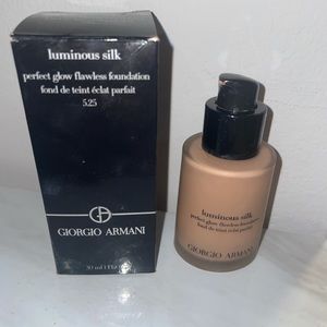 Giorgio Armani Luminous Silk Foundation